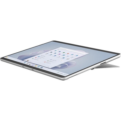 Tablette Microsoft Surface Pro 9 - 13" - SQ3 - 16 Go RAM - 256 Go SSD - Windows 11 Pro - 5G - Platine RW8-00002