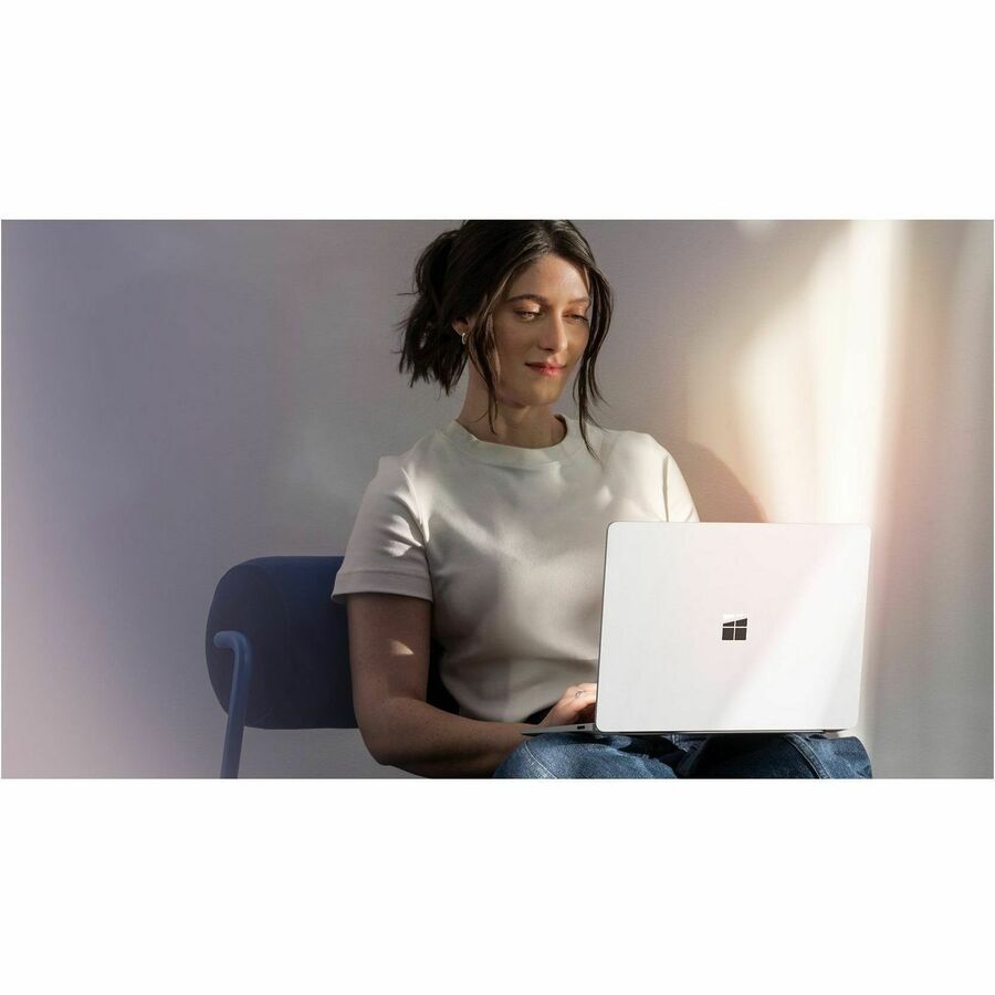 Microsoft Surface Laptop 7 13.8" Touchscreen Notebook - Qualcomm Snapdragon X Plus - 16 GB - 512 GB SSD - English, French Keyboard - Platinum ZGX-00001