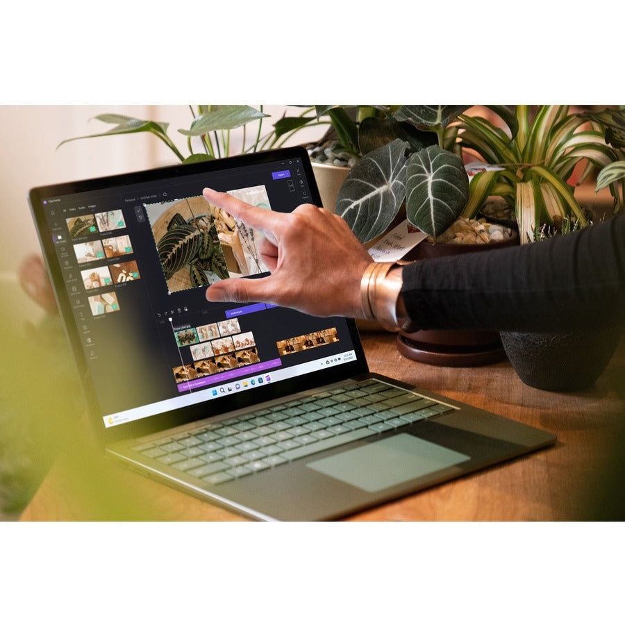 Ordinateur portable Microsoft Surface Laptop 5 13,5" à écran tactile - Intel Core i5 - Plateforme Intel Evo - 16 Go - SSD 256 Go - Clavier anglais, français - Noir mat XFK-00001